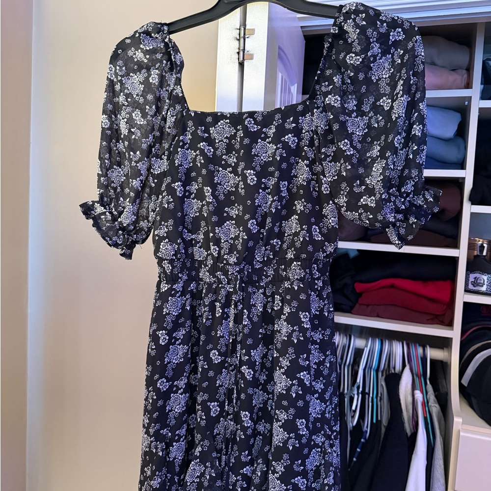 Francesca's Collections Black and White Floral Long Sleeve Dress